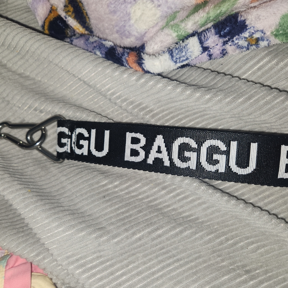BAGGU Black and White Logo Keychain